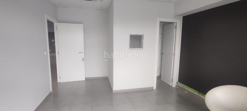 Foto d8441160-b1f8-4b2f-af7e-f510adedf75c. Alquiler local comercial gran local para una gran empresa en Paiporta