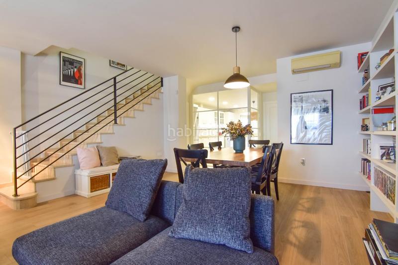 Foto 11d1bb5a-1d49-40fd-85fe-eb0e60621c26. Casa adosada brillante adosado en Picanya