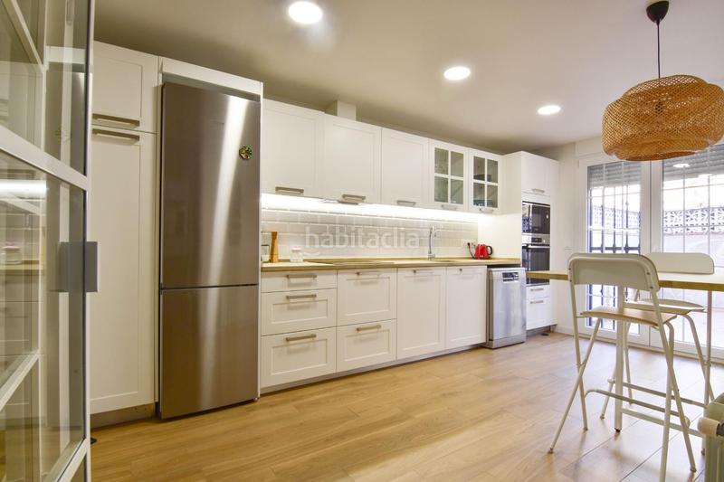 Foto 131a7587-8694-4e04-940d-d062c2db6b33. Casa adosada brillante adosado en Picanya