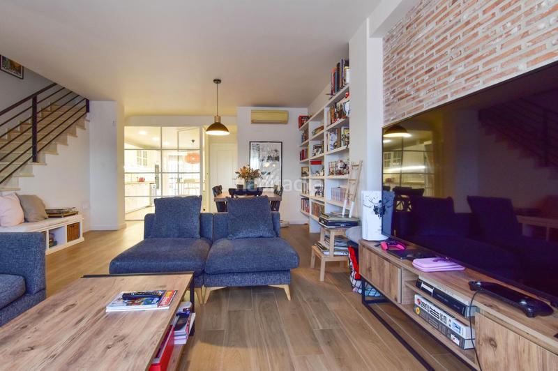 Foto 3729c3d9-2673-426e-bc46-9c0eeb256abb. Casa adosada brillante adosado en Picanya