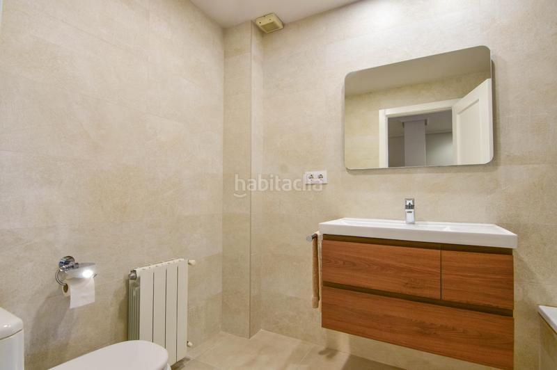 Foto 7e832506-d4fb-42d7-a2b4-9a2cdf45bb58. Casa adosada brillante adosado en Picanya