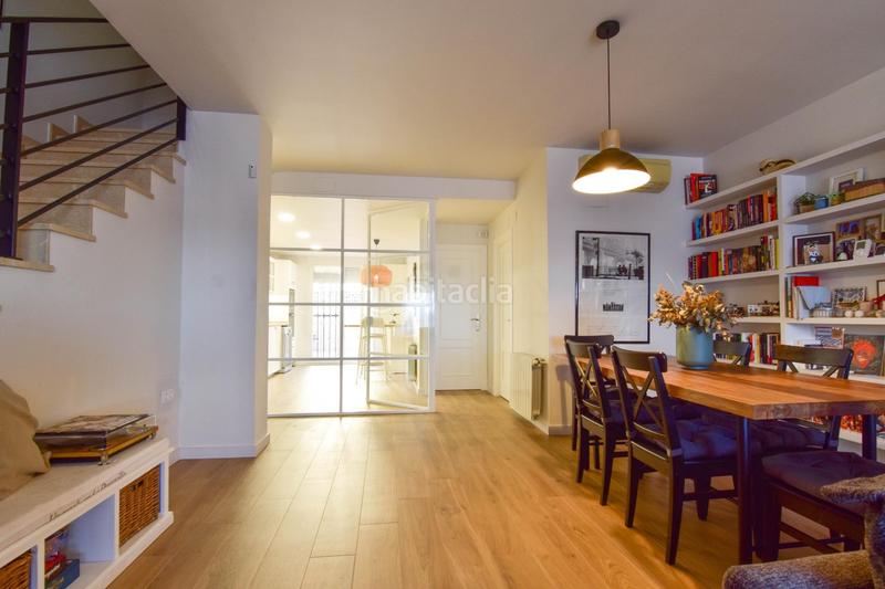 Foto 9b2b97c5-1e4c-44f3-9a23-b3f11ff6cb42. Casa adosada brillante adosado en Picanya