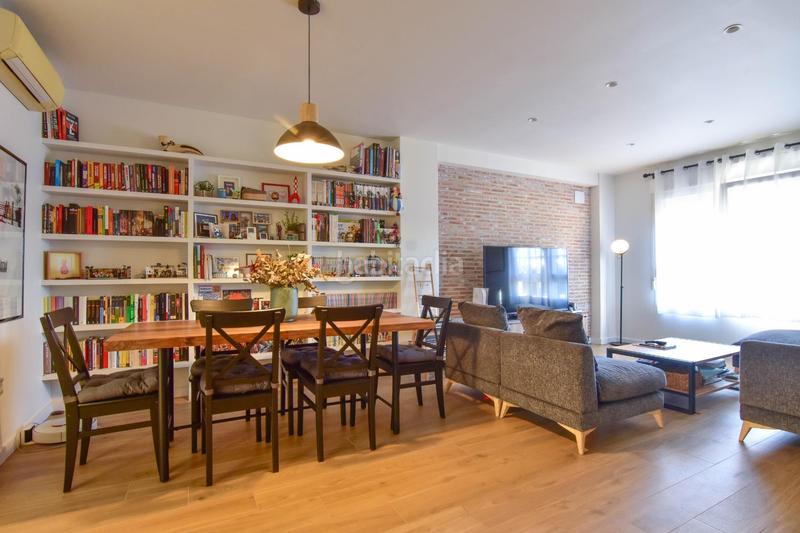 Foto b60bf705-6903-41c5-9c4d-9715f37f0a56. Casa adosada brillante adosado en Picanya