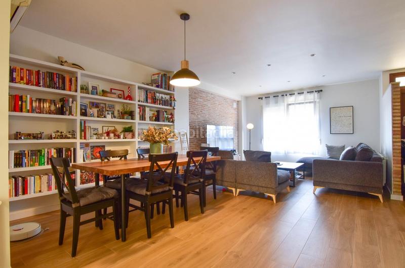 Foto b7ec0148-87d4-4c28-a876-8619ef79a1e6. Casa adosada brillante adosado en Picanya