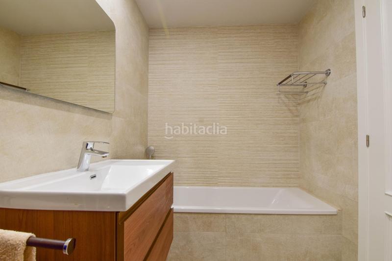 Foto b896a0d0-371b-4eef-8891-827ee7e9057d. Casa adosada brillante adosado en Picanya