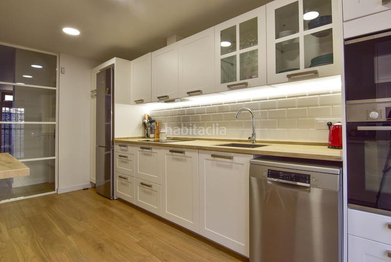 Foto bc5e96dd-8832-45e1-8663-ebdbf75cc441. Casa adosada brillante adosado en Picanya