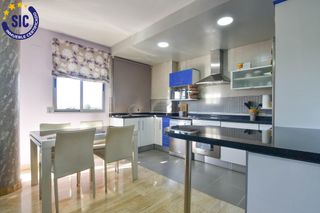 Zweistöckige Wohnung  Avenida rey don jaime i. Dúplex acogedor, actualizado y listo para entrar a vivir con gar