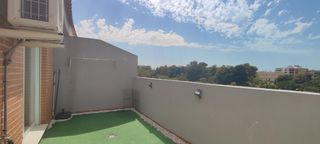 Rent Penthouse  Calle pare vicente cabanes. Un ático pequeño pero con todo lo que hace falta.