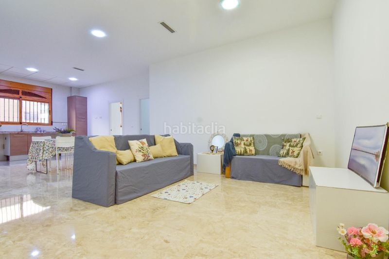 Foto f0c4c55d-33e7-4dce-9e5f-ef5647471554. Planta baixa amb aparcament a Benetússer