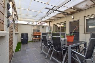 Casa adossada  Calle silla. Moderna y seminueva casa en paiporta en zona tranquila, sin finc