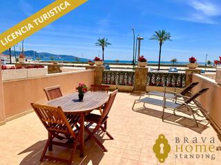 Pis a Carrer magraners 1. Hermoso apartamento en primera línea de mar con parking y licenc