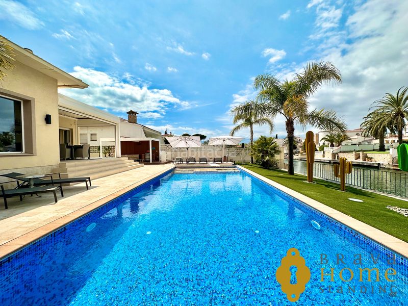 Foto 0849d116-39ce-4b86-8d68-a8c446a6cd70. Casa amb calefacció aparcament piscina a Segre - Ebre - Ter Empuriabrava