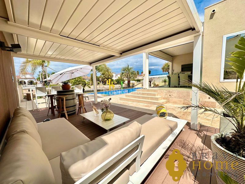 Foto 328f3030-f74e-4640-9a6f-94b54e4af629. Casa amb calefacció aparcament piscina a Segre - Ebre - Ter Empuriabrava