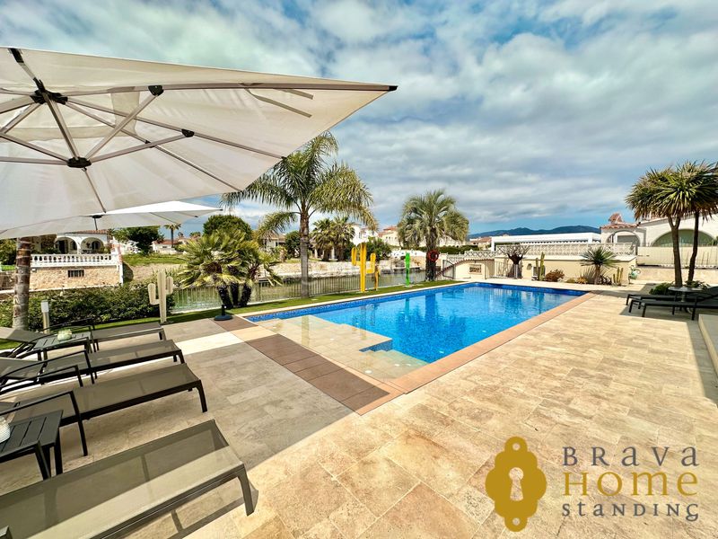 Foto b2f815db-bd41-4c23-88b4-a6f3e6fe1cc9. Casa amb calefacció aparcament piscina a Segre - Ebre - Ter Empuriabrava