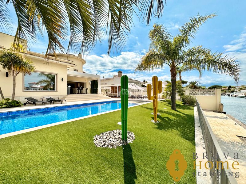 Foto cc4f480b-9bf8-4167-aff6-8a57055855bd. Casa amb calefacció aparcament piscina a Segre - Ebre - Ter Empuriabrava