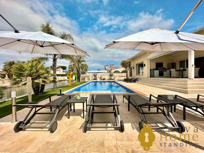 Foto d0b2e999-6f0a-4613-885c-a8e81ca11979. Casa amb calefacció aparcament piscina a Segre - Ebre - Ter Empuriabrava
