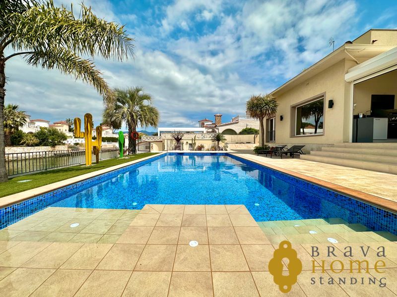 Foto dc720130-11c7-43f6-8a34-95068dbecef1. Casa amb calefacció aparcament piscina a Segre - Ebre - Ter Empuriabrava