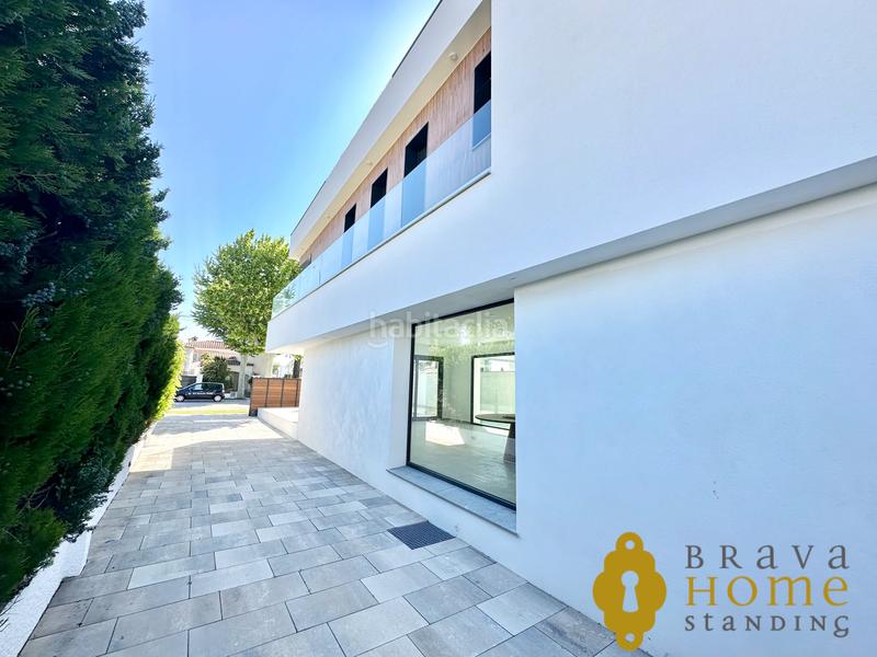 Foto 093cd225-2aab-4744-bb22-ef964b23f50a. Casa con riscaldamento parcheggio piscina in Requesens Empuriabrava