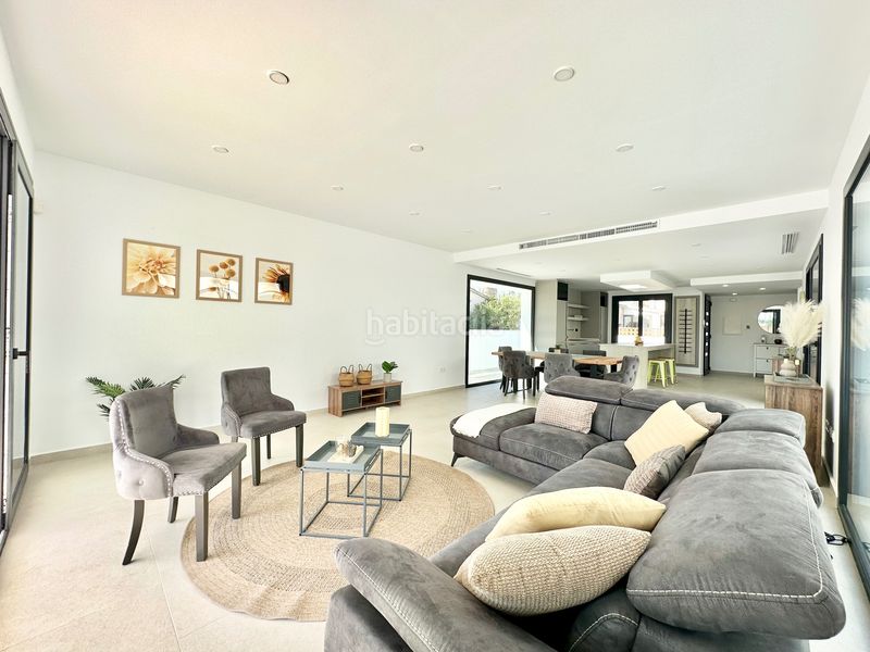 Foto 4c4d4b59-50a5-4aa0-8797-0b9636d5252b. Casa amb calefacció aparcament piscina a Requesens Empuriabrava