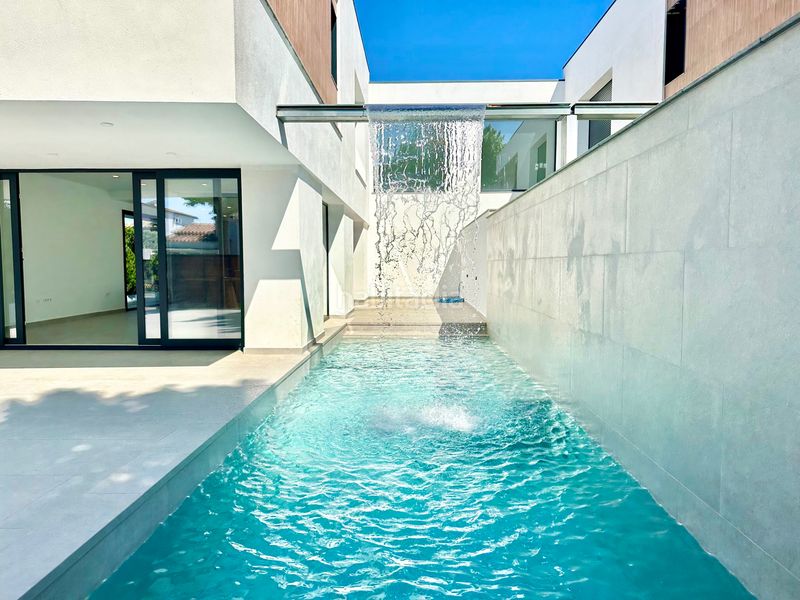 Foto 66f07614-a51c-47b1-ab28-abedf4201f97. Casa amb calefacció aparcament piscina a Requesens Empuriabrava
