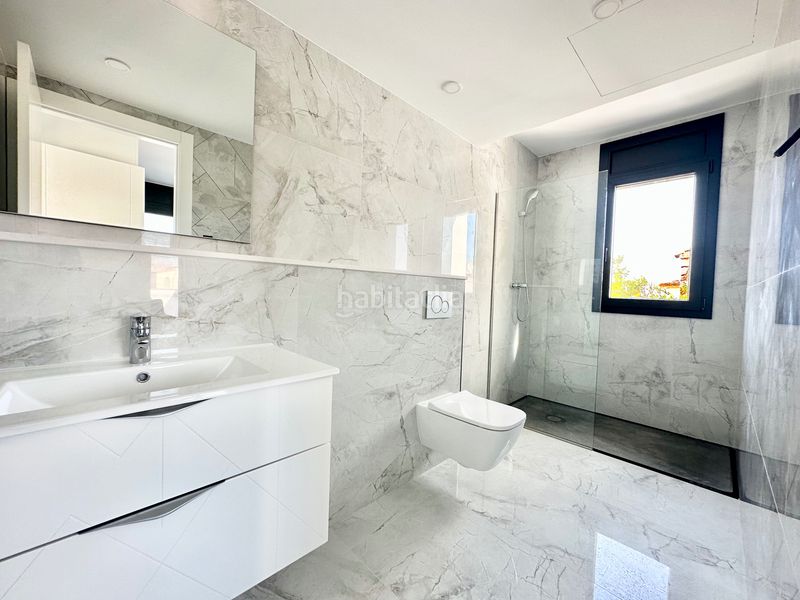 Foto b0fe4b65-91b0-47d3-ba31-501efa4cc22e. Casa amb calefacció aparcament piscina a Requesens Empuriabrava