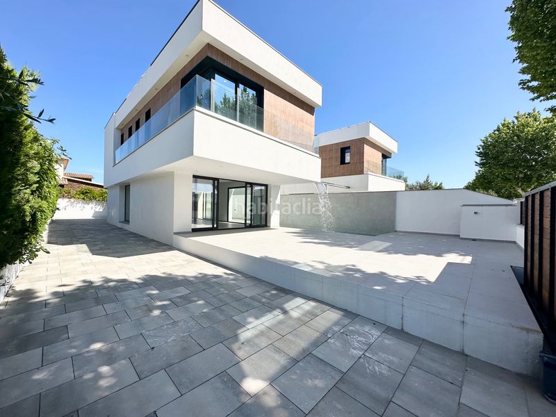 Foto e19ca0f7-ea7a-4f7a-9c8a-d7e1fd2d59af. Casa amb calefacció aparcament piscina a Requesens Empuriabrava