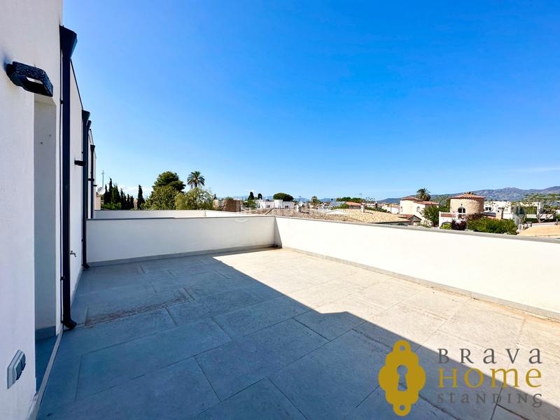 Foto f399d269-f6d5-418f-be3f-db1cca4ed29b. Casa con riscaldamento parcheggio piscina in Requesens Empuriabrava
