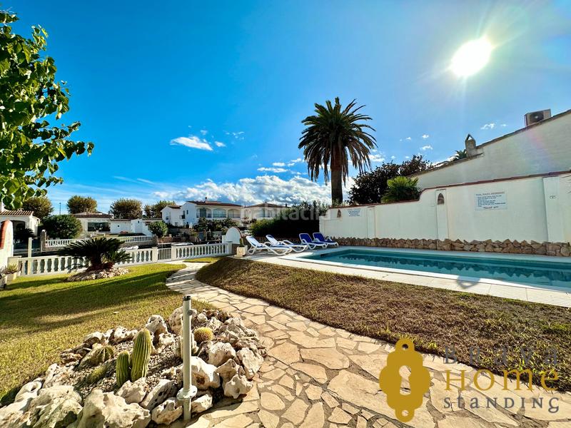 Foto 01c3bb39-e689-455a-8584-b164ded68d5b. Casa bonita casa al canal ancho con amarre de 12,50m2 en venta en Empuriabrava