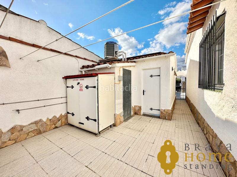Foto 1960b3c1-4a18-4a41-8bef-534dec19da39. Casa bonita casa al canal ancho con amarre de 12,50m2 en venta en Empuriabrava