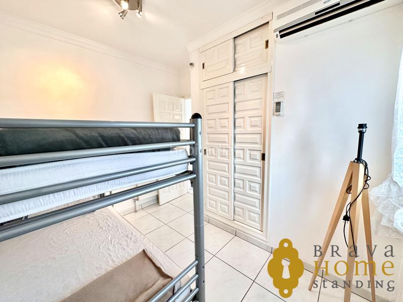 Foto 29a0abea-2689-47d2-8938-f75b24ab7678. Casa bonita casa al canal ancho con amarre de 12,50m2 en venta en Empuriabrava