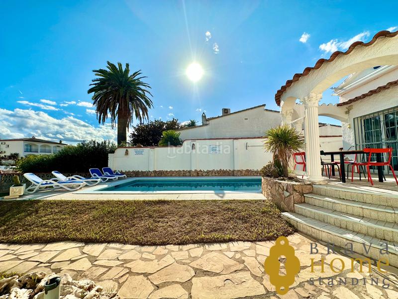 Foto 4e9b1515-2a28-47aa-be4d-5d0df60b6cdf. Casa bonita casa al canal ancho con amarre de 12,50m2 en venta en Empuriabrava