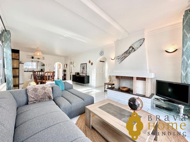 Foto 91956644-9584-4806-af66-0dcd5097c806. Casa bonita casa al canal ancho con amarre de 12,50m2 en venta en Empuriabrava