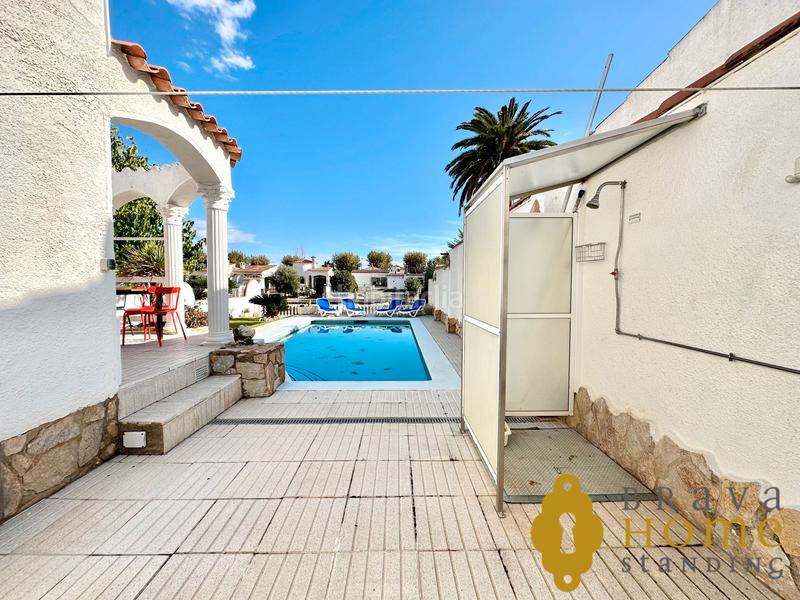 Foto d17fcff3-42fc-4ed5-b433-37b9e5512b19. Casa bonita casa al canal ancho con amarre de 12,50m2 en venta en Empuriabrava