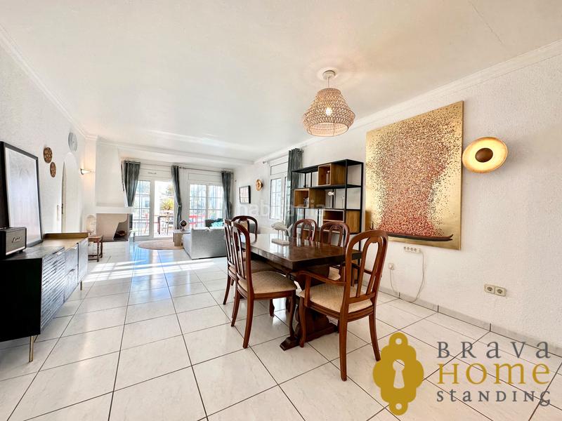 Foto dff291ff-6cfd-433b-97dc-67784d7b1beb. Casa bonita casa al canal ancho con amarre de 12,50m2 en venta en Empuriabrava