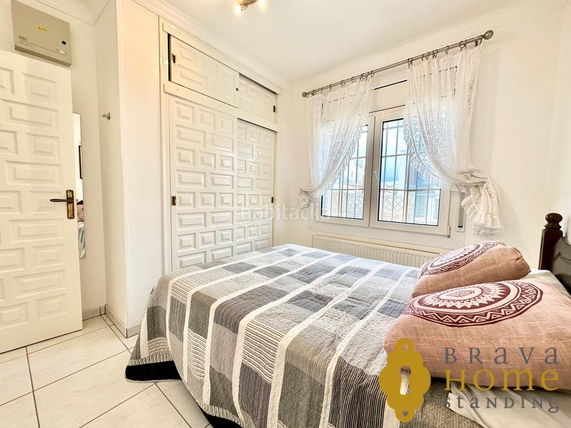 Foto ebb72cfe-d518-41a7-9fd7-6647b4629606. Casa bonita casa al canal ancho con amarre de 12,50m2 en venta en Empuriabrava
