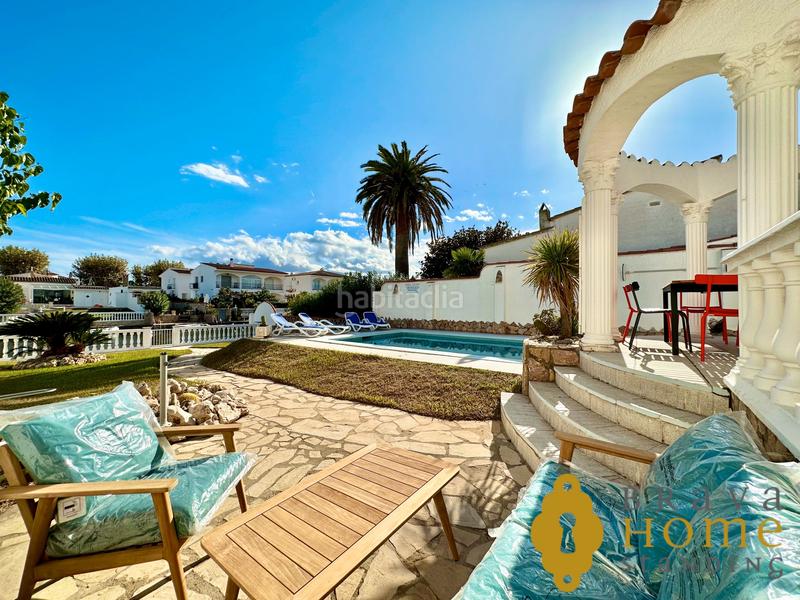 Foto fee713d6-a32f-4d5d-be17-d63e2a3ec7c5. Casa bonita casa al canal ancho con amarre de 12,50m2 en venta en Empuriabrava