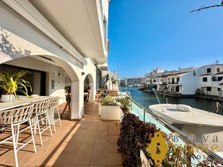 Casa  Linia. Lujosa casa con amarre de 20m antes de los puentes en empuriabra