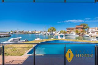 Apartament  Avinguda de santa margarida. Appartement à santa margarita avec parking et vue sur le canal,