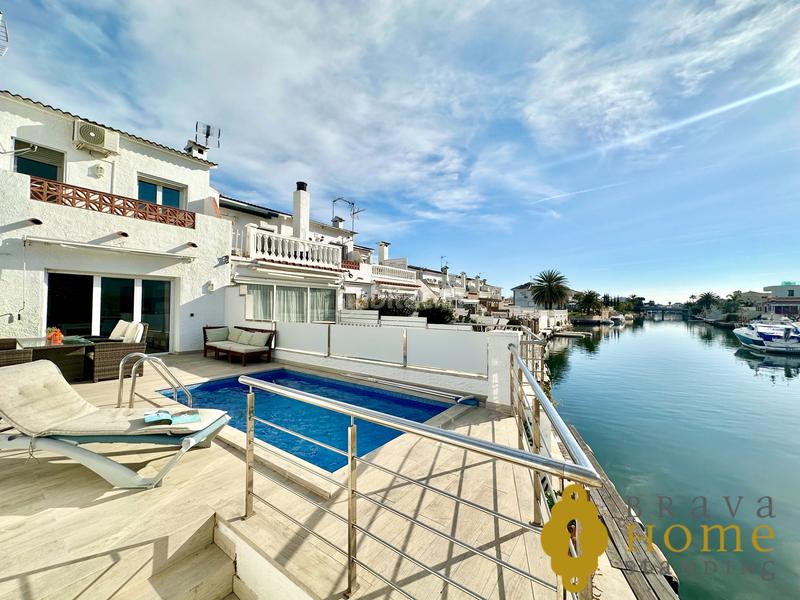 Foto 55d1e15d-93ee-456a-90a0-dcccfa278c65. Maison avec parking piscine dans Francolí - Freser - Noguera Empuriabrava