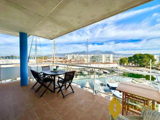 Pis a Avinguda port canigó 30. Magnífico apartamento con terraza y piscina en rosas santa marga