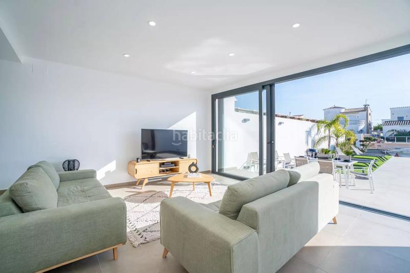 Foto 06566b5e-67b2-4640-aca5-a442a11bb284. Haus mit parking pool in Cap Ras - Creus - Falconera Empuriabrava