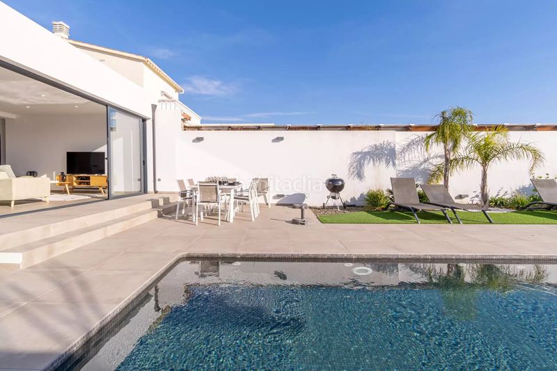 Foto 46d5dd78-a1da-4a42-9ebb-421e280dd82c. Casa amb aparcament piscina a Cap Ras - Creus - Falconera Empuriabrava