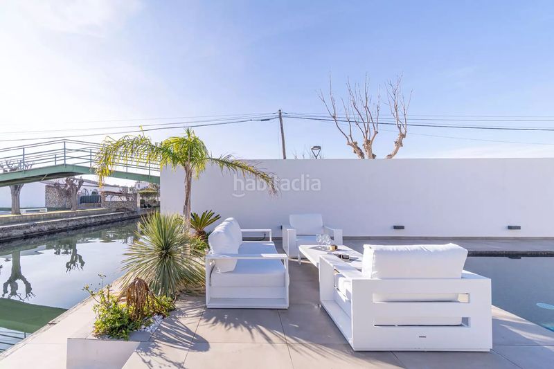 Foto 4a776b4e-1770-4f89-adec-f5a877a57260. Casa amb aparcament piscina a Cap Ras - Creus - Falconera Empuriabrava