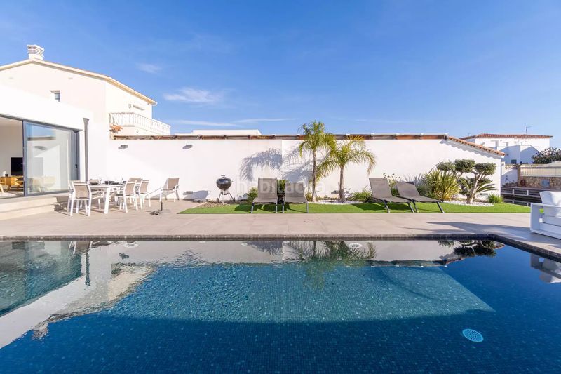 Foto 5944a6c1-24e5-4b7b-a0ec-69640aef4e9f. Casa amb aparcament piscina a Cap Ras - Creus - Falconera Empuriabrava