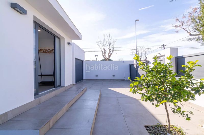 Foto 78d9a0ef-f1fc-4630-be97-085b2bc391e8. Casa amb aparcament piscina a Cap Ras - Creus - Falconera Empuriabrava