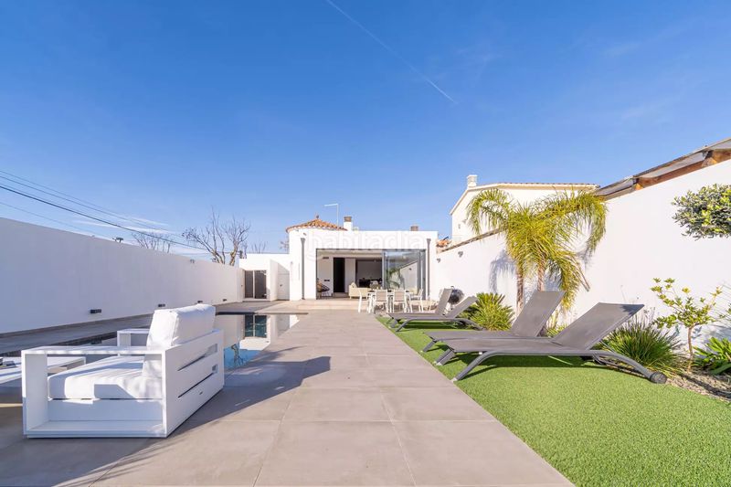 Foto d15af2a5-6f1a-4ba9-a4fb-815cb70519be. Casa amb aparcament piscina a Cap Ras - Creus - Falconera Empuriabrava