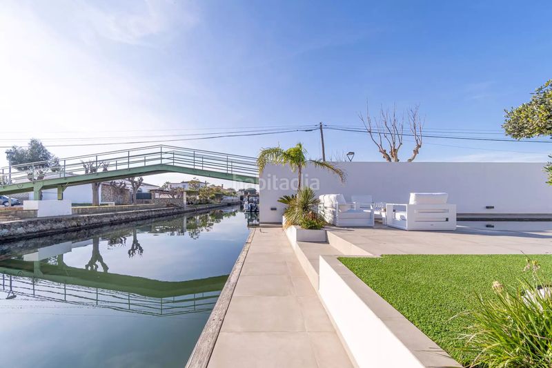 Foto d500aec4-55a7-4d7a-b2cb-e15b903fc292. Casa amb aparcament piscina a Cap Ras - Creus - Falconera Empuriabrava
