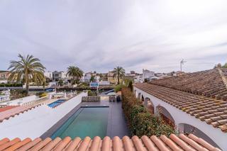 Casa a Segre - Ebre - Ter. Casa en un canal ancho, en uno de los mejores sectores de empuri