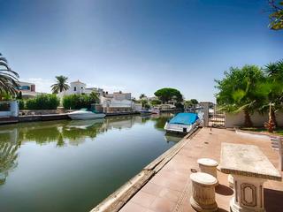 Casa a Tordera - Fluvià - Llobregat. Impresionante casa en el canal ancho, orientación sur