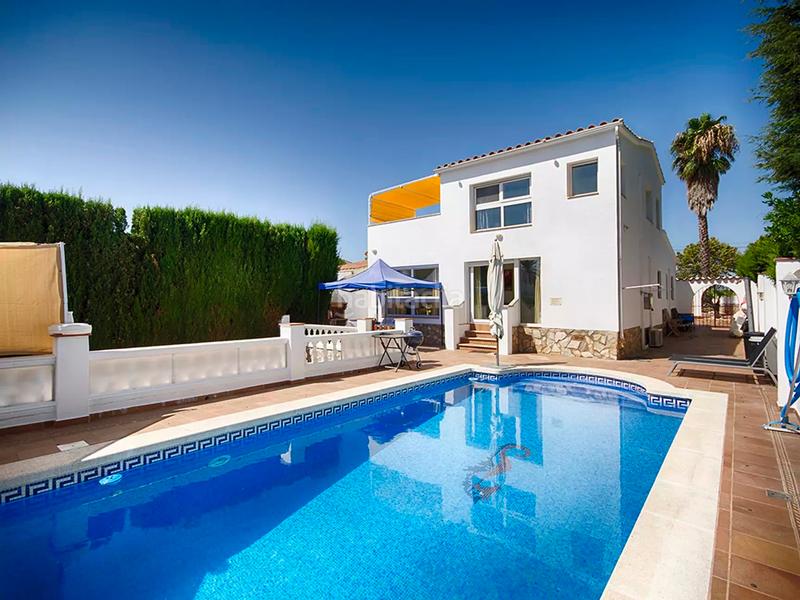 Foto 2f9290f6-4ac6-4efe-a84d-2b0ad5f78a05. Maison avec parking piscine dans Tordera - Fluvià - Llobregat Empuriabrava